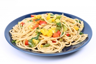 Espaguetis con salteado de verduras | Dietfarma